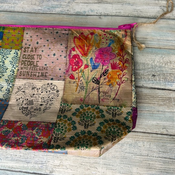 Natural Life Zip Pouch Recycled Plastic Bottles Bag Cosmetic Bag Wet Floral - Picture 4 of 8